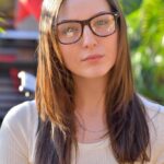Nerdy brunette is in need of masturbating her horny twat in worst possible way