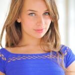 Sensational teen babe Sofia flashes her sexy booty & pussy in public