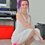 Sexy amateur babe Jessica exposes her vagina and gets it fisted and toyed