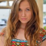 Teen cutie flashes no panty upskirt outdoors before stretching pink cunt