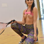 Sexy Latina babe flaunts her sexy ass and beautiful body in yoga pants