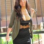 Glamour babe Lyanna stretches her nipples while changing to her yoga outfit