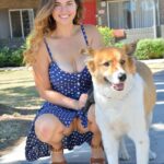 Smoking hot babe Gianna flashes her muff while posing pantyless in public
