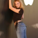 Kinky amateur girl Brianna doffs her jeans and shows her butt and twat