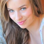 Charming babe Sofia with green eyes wants many likes for naked pics