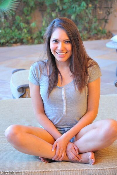 Charming amateur babe Eva fingers both her holes & stuffs veggies in them Image #20