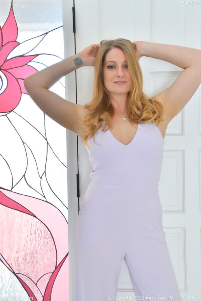 Blonde amateur Veronica displays her naked body while wearing high heels Image #2