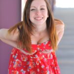 Pretty babe Victoria unveils her wonderful tits in a sexy outdoor striptease
