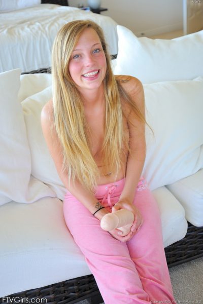 Amateur babe Marlie bangs her delicious pussy with different sex toys Image #2