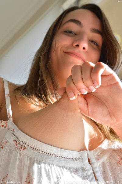 Cute amateur babe Jeri uses monster sex toys to fuck her hungry pussy Image #4