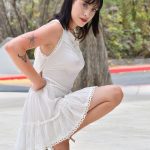 Alluring babe Vanna shows her beautiful tits & her trimmed pussy in public